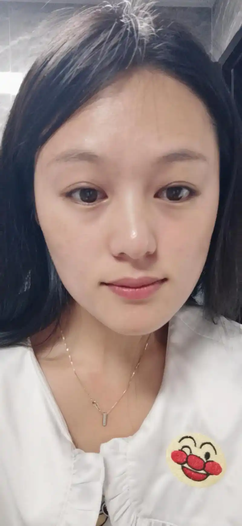 偶尔也要来张,原相机纯素颜的自拍,提醒自己不要总活在美颜当中 - 抖