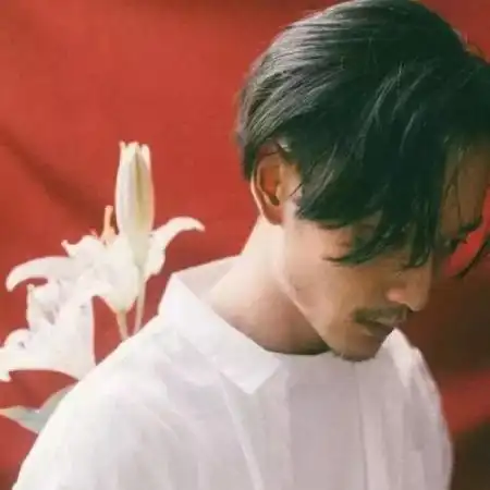 很有男人味的稳重男头 成熟男人微信头像图片_男生头像_美头网