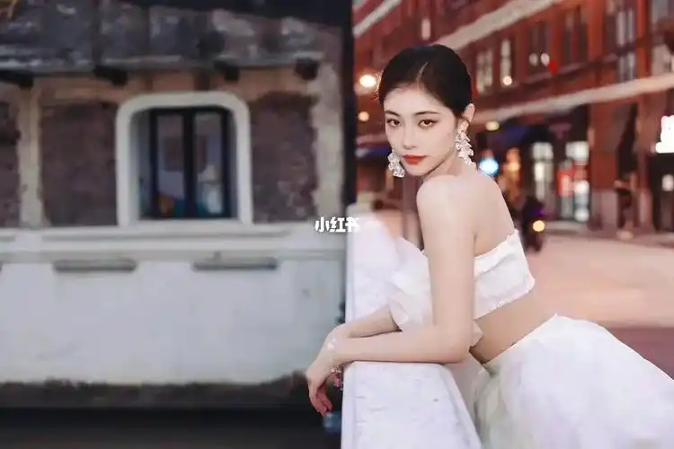 许佳琪kiki白玫瑰婚纱大片