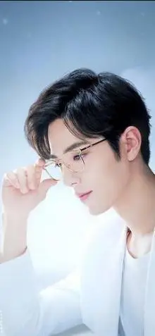 来两个小棉最喜欢的风格,每次看了血槽已空 戴眼镜的肖战,精致禁欲