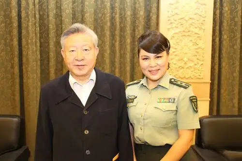 军旅草原歌手乌兰托娅音乐作品专辑座谈会在京举行