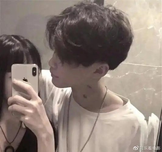 "超奈斯"的校园风情侣头像,轻松逃过老师"搜查",堪称虐狗专属