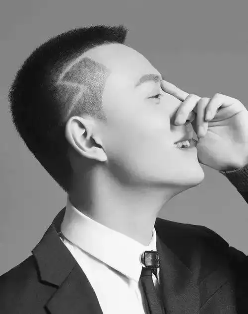 男生发型寸头大概是所有男人最熟悉的发型了吧!让你man爆