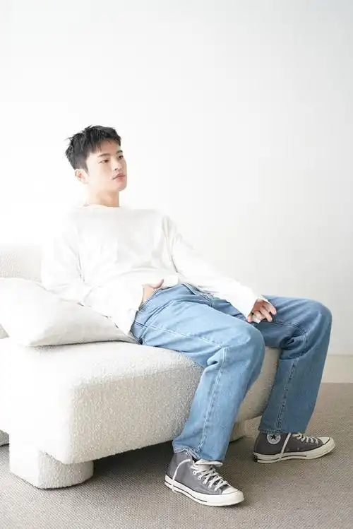 徐仁国超话【220614 news】新专相关图,今天的物料是会把人下巴惊掉的