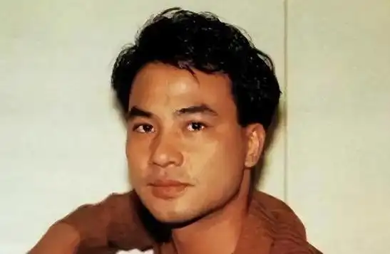 演员任达华:出道43年0绯闻,为爱丁克,50岁老来得子泪流满面