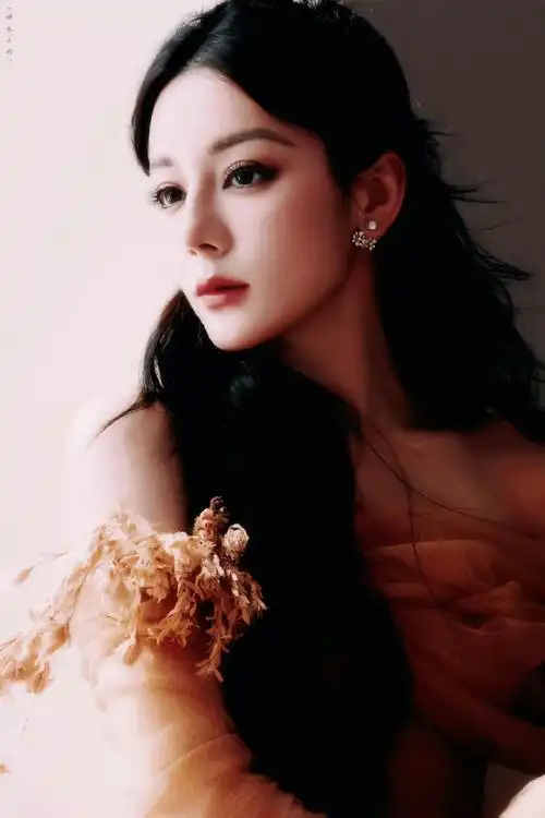 迪丽热巴##迪丽热巴花朵刺绣高定##红星美凯龙品牌代言人迪丽热巴