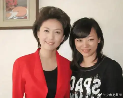 照片上的罗永章看起来很年轻,完全看不出他是年近60岁的人,和海霞很