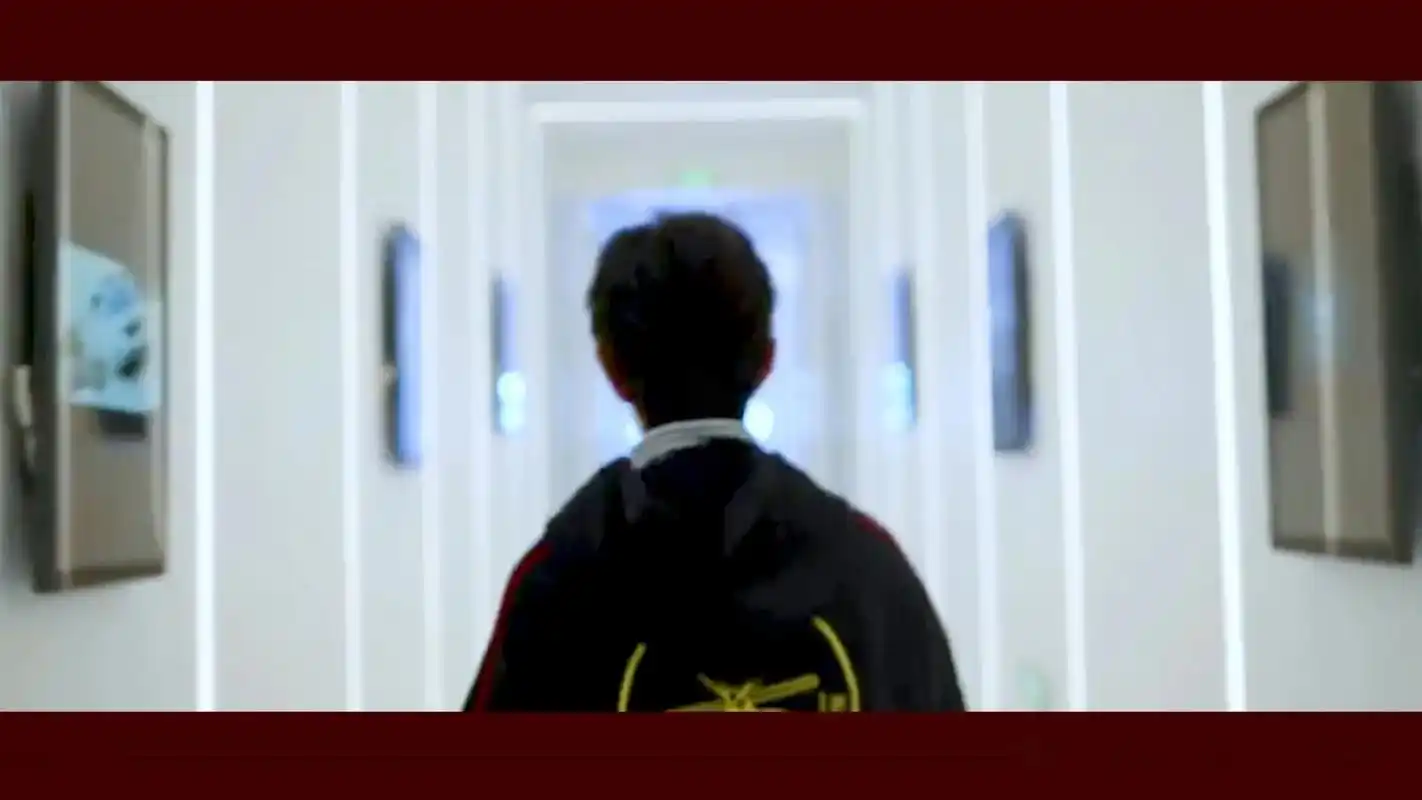 肖战 印象里,先生的背影总是那样挺拔 - 抖音