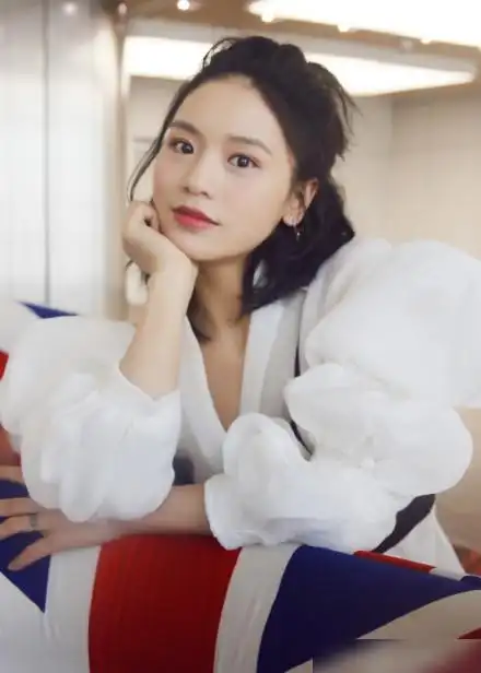 快女黄英从出生被父母弃养一路艰辛成为歌手如今再登芒果跨年