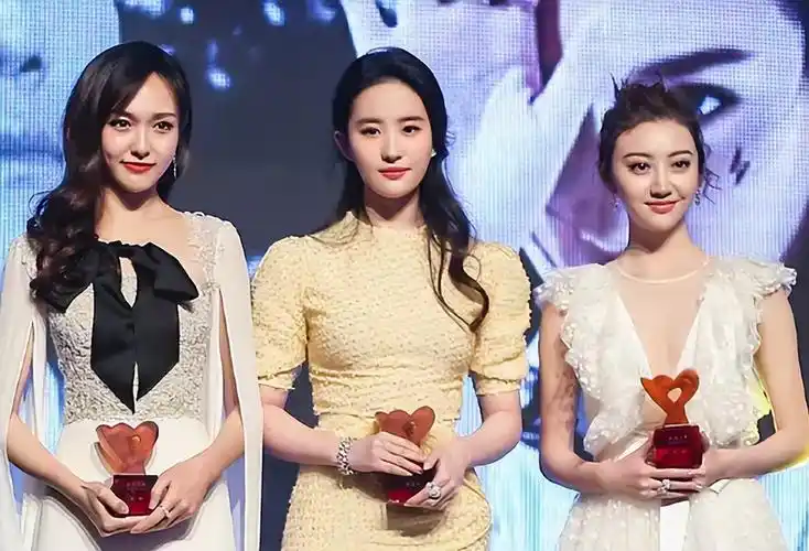 高挑苗条凹凸有致一双超1米的筷子腿这些女星的身材真绝