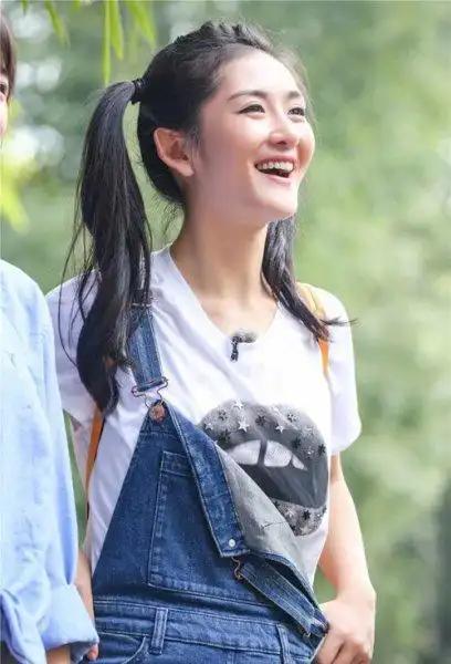 扎马尾女孩子留什么刘海漂亮闪耀青春的女孩子扎发