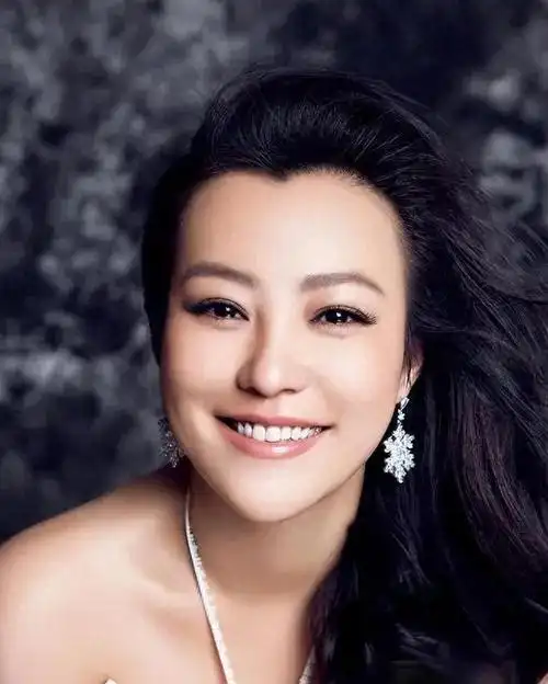 演员郝蕾和邓超恋爱分手与刘烨离婚后独自抚养双胞胎儿子