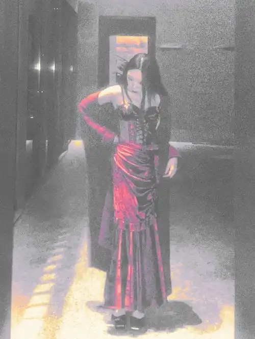 美女蛇的日常穿搭