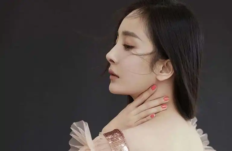 密室大逃亡2发布预告杨幂脸部给足特写这次瞒不住了