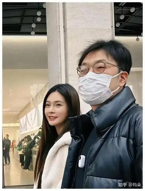 沈梦辰腰椎骨永久断裂网友叹息35岁的她还没生孩子