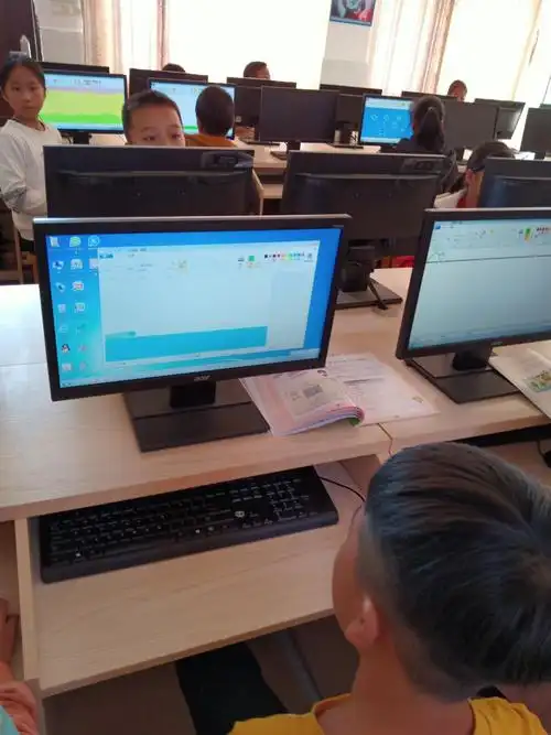 四年级电脑课《有趣的图画 》