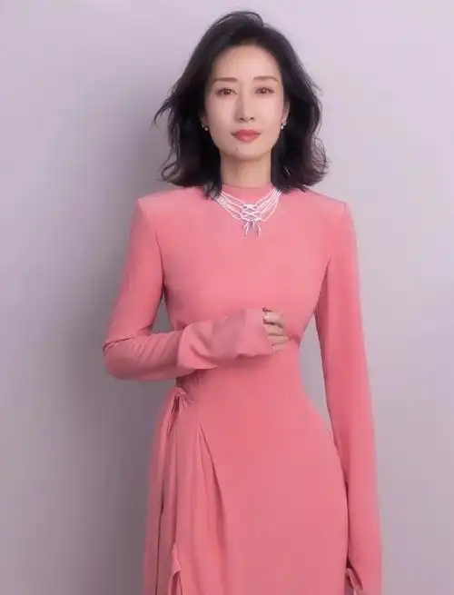 为了家庭,刘敏涛放弃了自己喜欢的演艺事业,愿意回归家庭,成为常乐