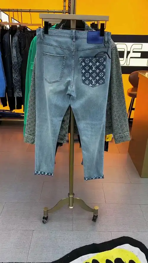 今天推荐一款lv内里印花牛仔裤设计时尚潮流