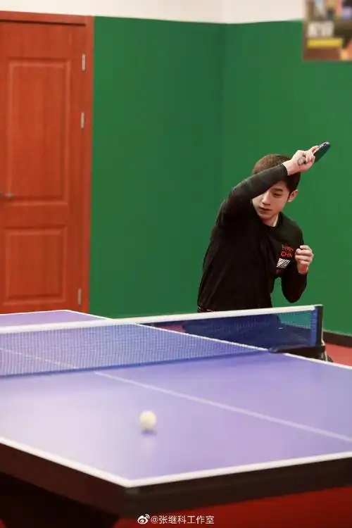 还是那个少年张继科打球帅气十足