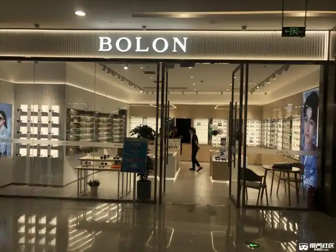 荆门万达(星球旁边那个店)一楼暴龙眼镜专卖店.坑爹{店家已回复}