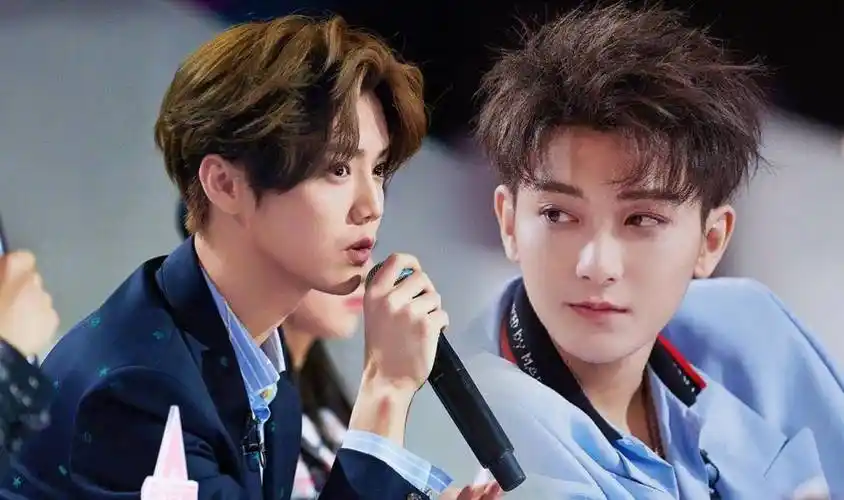 登上热搜,网传黄子韬求婚徐艺洋成功,现场图流出