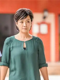 栖霞(王海燕饰演)