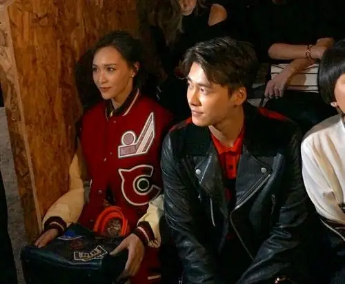 李易峰和唐嫣坐在秀场第一排.(图/记者林明玮摄)