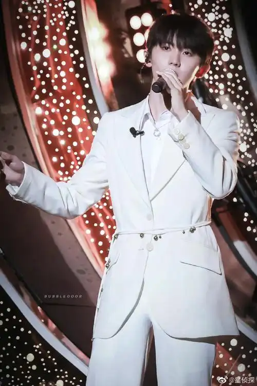 我们的歌马嘉祺白西装造型