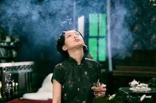 比如周迅张曼玉等人,抽烟个个都是超有范儿的
