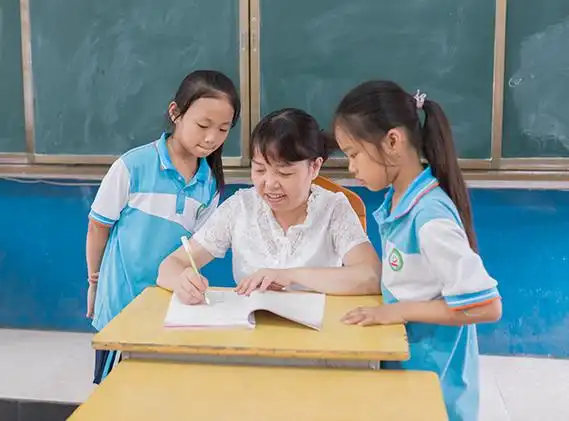 【暖新闻江西2020】江西省特高级教师黎艳琴:让青春在教坛闪光