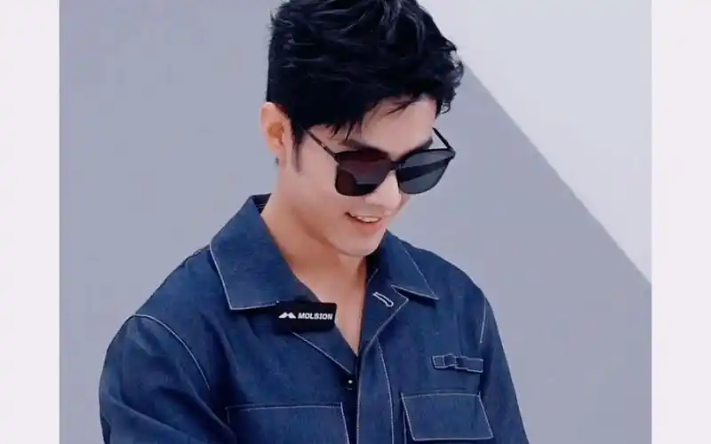 还有不知道今晚肖战陌森眼镜直播吗?