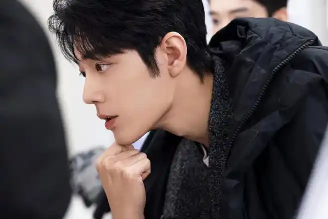 穿搭9615@肖战工作室放饭了,肖战@x玖少年团肖战daytoy笑出小括号