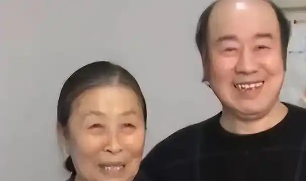 张少华一生住在40平的房子里去世1年多丈夫的痴爱让人泪目