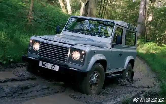 马斯克#  路虎的前尾标和方向盘中要是能改版镶上一只金色的老虎