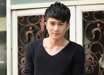 男生蓬松斜刘海发型图片,短发图片,发型图片