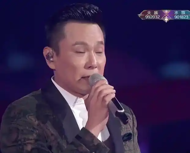 张信哲现场版live湖南卫视跨年晚会49岁紧致的脸庞