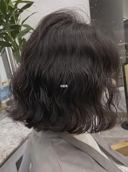 齐肩法式烫短发烫发