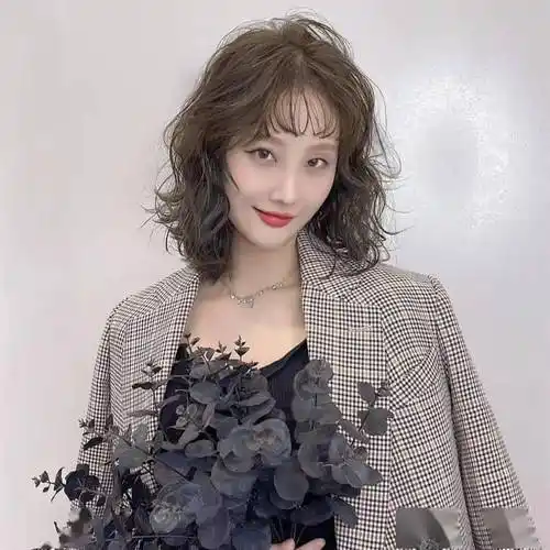 9款适合40到60岁女人的烫发,都是现在流行款式,时尚减龄好打理_发型