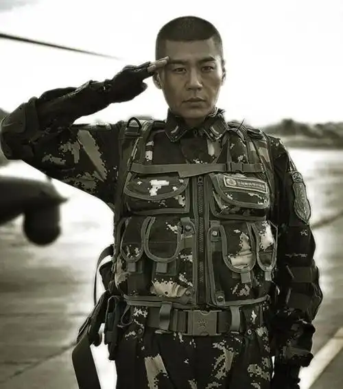 他长得帅,有演技,出道22年,低调得像不存在