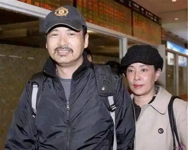 结婚36年,长相普通且没有生孩子的她,为何被"发哥"宠爱有加_陈玉莲