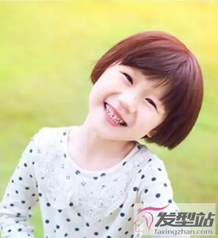 小女孩西瓜头好看吗呆萌可爱特别讨人喜欢