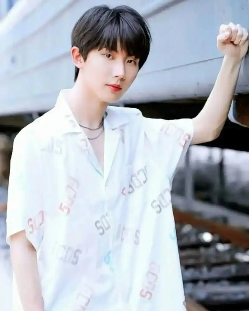 "我们是tnt时代少年团" "我是时代少年团马嘉祺" "我是 - 抖音