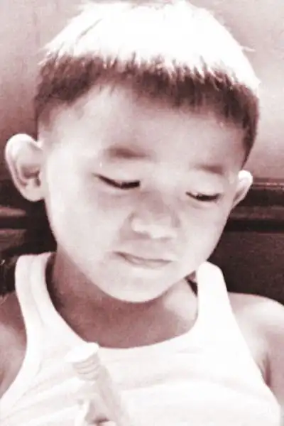 梁朝伟童年萌照