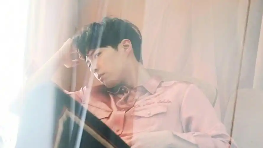 朴宝剑儒雅帅气时尚写真图片桌面壁纸壁纸