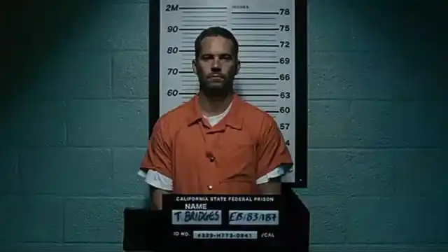 男明星的入狱照,不小心暴露了真实身高