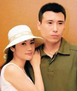 在遇到朱媛媛之前,李乃文一直很自卑.