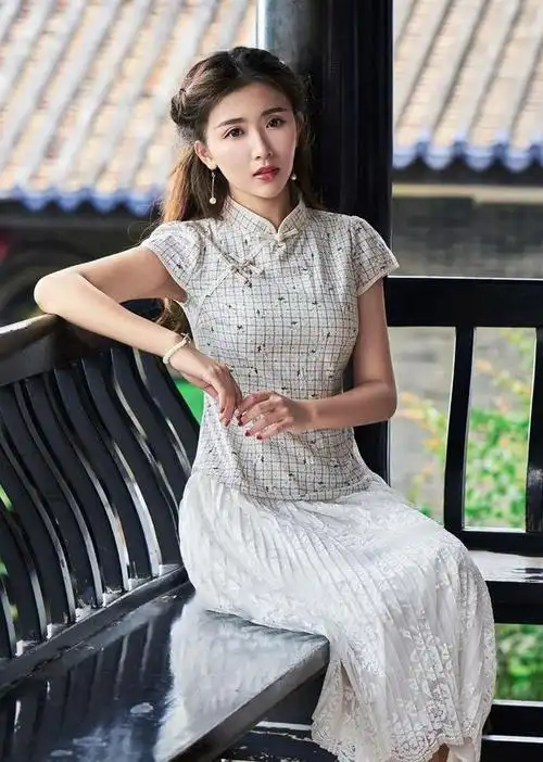 郑爽亲身示范,旗袍上衣搭配半身裙到底有多美!_网易订阅