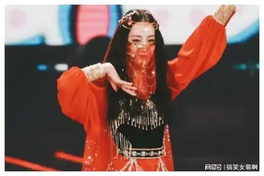 迪丽热巴舞台坚韧与专业素养:跌倒不倒,舞出职业精神的光芒|演艺|舞蹈