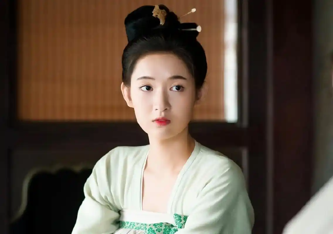 王玉雯在《微雨燕双飞》里的白凤瑶前期有多美,后期就有顿拉胯.