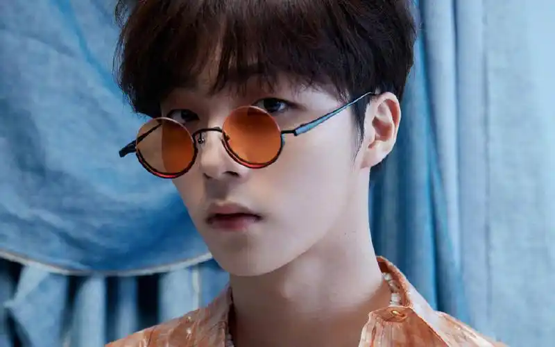 电脑壁纸 明星 大陆明星 阳光帅气小鲜肉陈立农时尚休闲写真